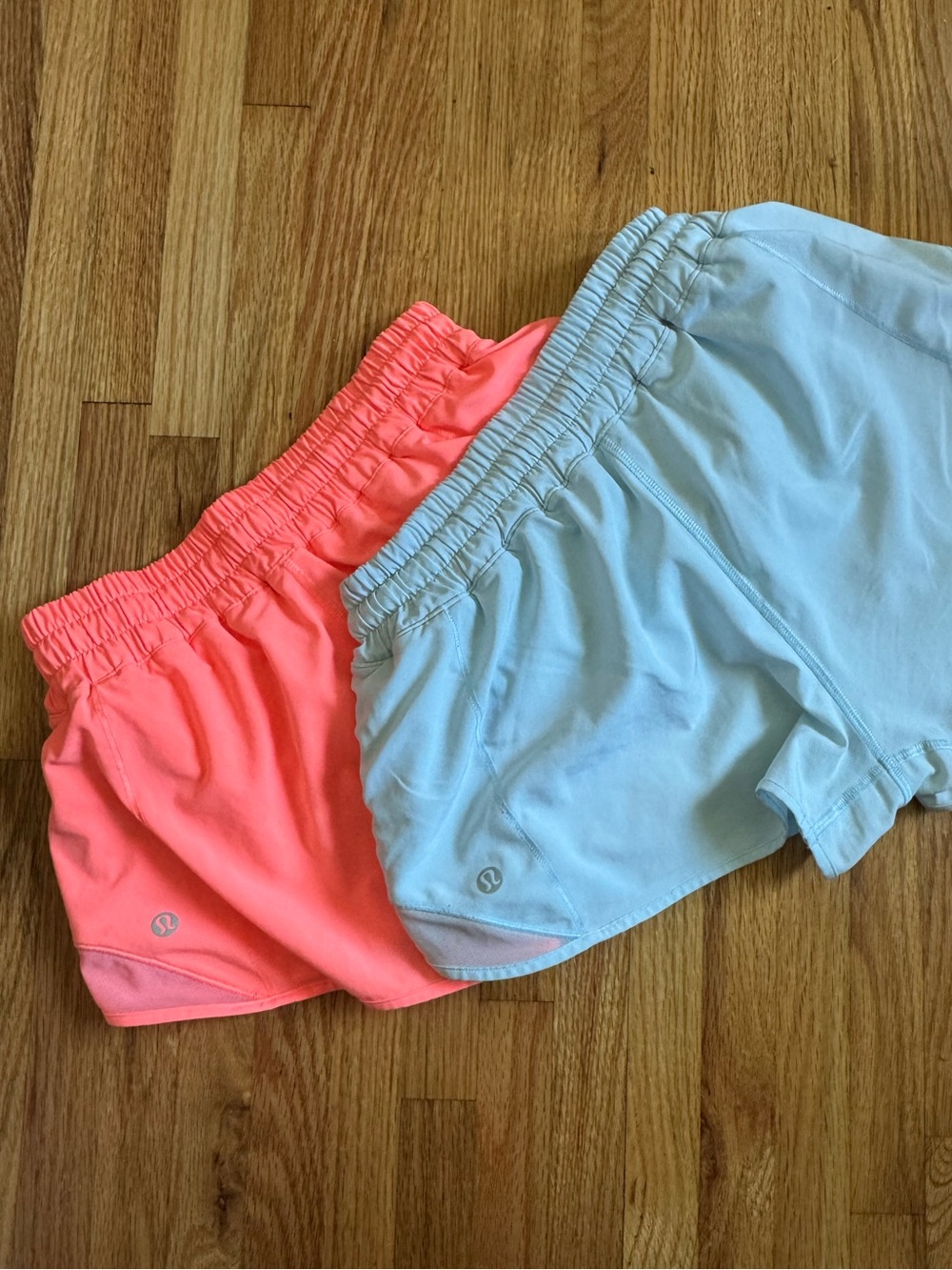 PAIR Lululemon Women's hottie hot Athletic Shorts Coral & Light Blue both size 4